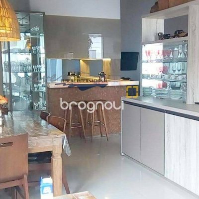 Casa com 310m², 4 quartos (sendo 4 suítes), 3 garagens, no bairro Jurerê Internacional em Florianópolis