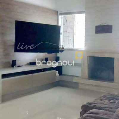 Casa com 310m², 4 quartos (sendo 4 suítes), 3 garagens, no bairro Jurerê Internacional em Florianópolis