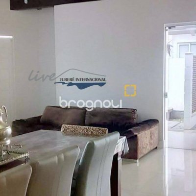Casa com 310m², 4 quartos (sendo 4 suítes), 3 garagens, no bairro Jurerê Internacional em Florianópolis