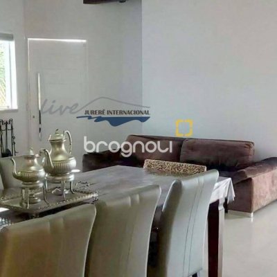 Casa com 310m², 4 quartos (sendo 4 suítes), 3 garagens, no bairro Jurerê Internacional em Florianópolis