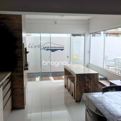 Casa com 310m², 4 quartos (sendo 4 suítes), 3 garagens, no bairro Jurerê Internacional em Florianópolis
