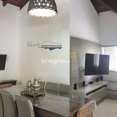 Casa com 310m², 4 quartos (sendo 4 suítes), 3 garagens, no bairro Jurerê Internacional em Florianópolis