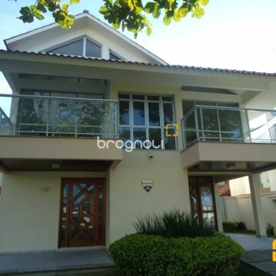Casa com 580m², 7 quartos (sendo 3 suítes), 5 garagens, no bairro Jurerê Internacional em Florianópolis