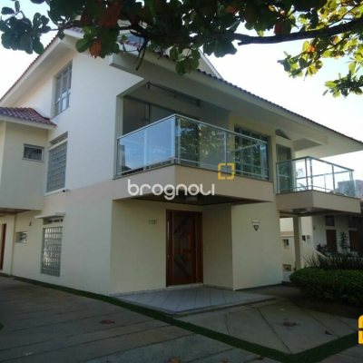 Casa com 580m², 7 quartos (sendo 3 suítes), 5 garagens, no bairro Jurerê Internacional em Florianópolis