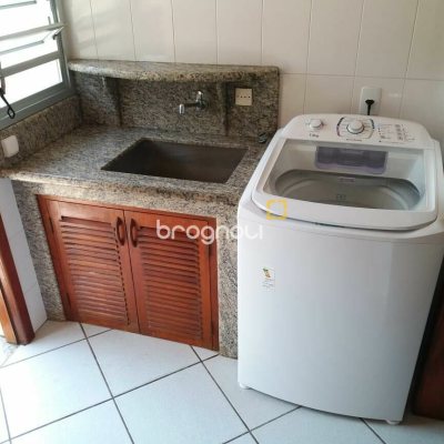 Casa com 580m², 7 quartos (sendo 3 suítes), 5 garagens, no bairro Jurerê Internacional em Florianópolis
