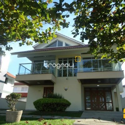 Casa com 580m², 7 quartos (sendo 3 suítes), 5 garagens, no bairro Jurerê Internacional em Florianópolis