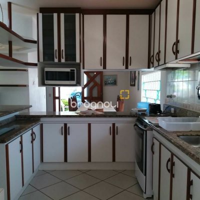 Casa com 580m², 7 quartos (sendo 3 suítes), 5 garagens, no bairro Jurerê Internacional em Florianópolis