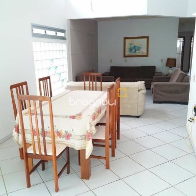 Casa com 580m², 7 quartos (sendo 3 suítes), 5 garagens, no bairro Jurerê Internacional em Florianópolis