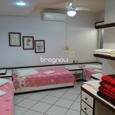 Casa com 580m², 7 quartos (sendo 3 suítes), 5 garagens, no bairro Jurerê Internacional em Florianópolis