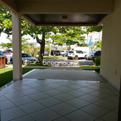 Casa com 580m², 7 quartos (sendo 3 suítes), 5 garagens, no bairro Jurerê Internacional em Florianópolis