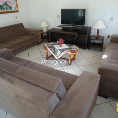 Casa com 580m², 7 quartos (sendo 3 suítes), 5 garagens, no bairro Jurerê Internacional em Florianópolis