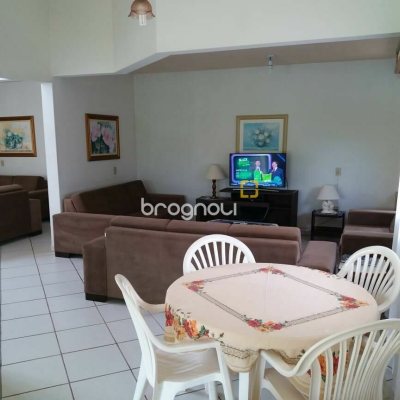 Casa com 580m², 7 quartos (sendo 3 suítes), 5 garagens, no bairro Jurerê Internacional em Florianópolis