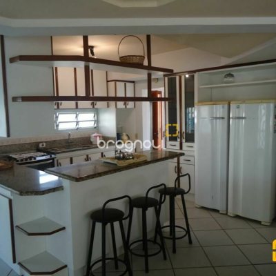 Casa com 580m², 7 quartos (sendo 3 suítes), 5 garagens, no bairro Jurerê Internacional em Florianópolis