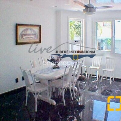 Casa com 430m², 4 quartos (sendo 4 suítes), 3 garagens, no bairro Jurerê Internacional em Florianópolis