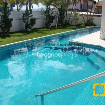 Casa com 430m², 4 quartos (sendo 4 suítes), 3 garagens, no bairro Jurerê Internacional em Florianópolis