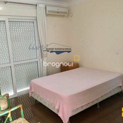 Casa com 430m², 4 quartos (sendo 4 suítes), 3 garagens, no bairro Jurerê Internacional em Florianópolis