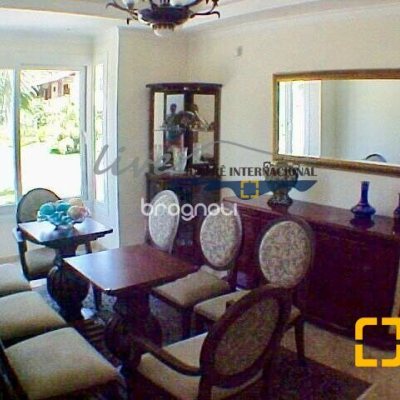 Casa com 430m², 4 quartos (sendo 4 suítes), 3 garagens, no bairro Jurerê Internacional em Florianópolis