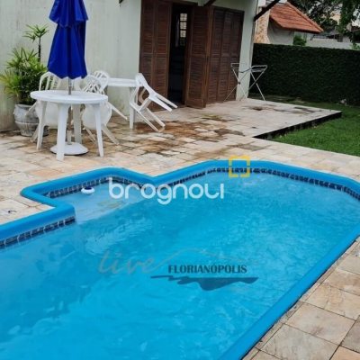 Casa com 316m², 5 quartos (sendo 2 suítes), 2 garagens, no bairro Jurerê Internacional em Florianópolis