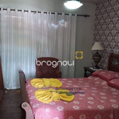 Casa com 316m², 5 quartos (sendo 2 suítes), 2 garagens, no bairro Jurerê Internacional em Florianópolis