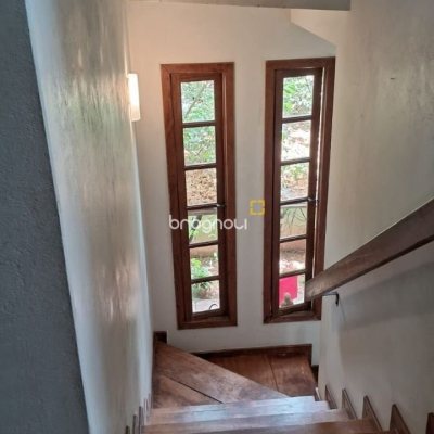 Casa com 316m², 5 quartos (sendo 2 suítes), 2 garagens, no bairro Jurerê Internacional em Florianópolis