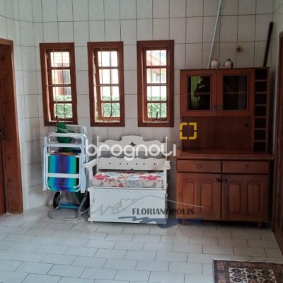 Casa com 316m², 5 quartos (sendo 2 suítes), 2 garagens, no bairro Jurerê Internacional em Florianópolis