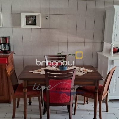 Casa com 316m², 5 quartos (sendo 2 suítes), 2 garagens, no bairro Jurerê Internacional em Florianópolis