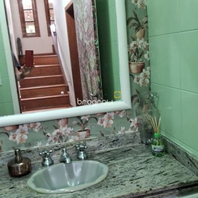 Casa com 316m², 5 quartos (sendo 2 suítes), 2 garagens, no bairro Jurerê Internacional em Florianópolis