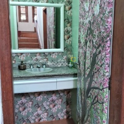 Casa com 316m², 5 quartos (sendo 2 suítes), 2 garagens, no bairro Jurerê Internacional em Florianópolis