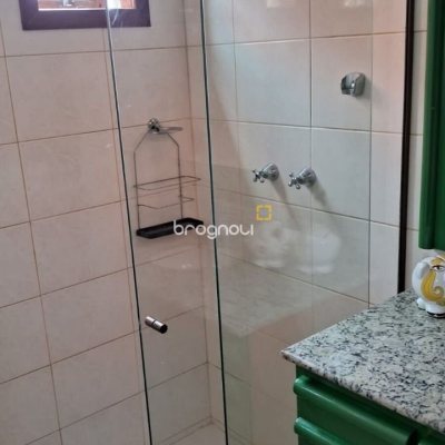 Casa com 316m², 5 quartos (sendo 2 suítes), 2 garagens, no bairro Jurerê Internacional em Florianópolis