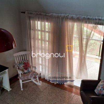 Casa com 316m², 5 quartos (sendo 2 suítes), 2 garagens, no bairro Jurerê Internacional em Florianópolis