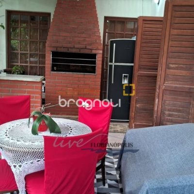 Casa com 316m², 5 quartos (sendo 2 suítes), 2 garagens, no bairro Jurerê Internacional em Florianópolis