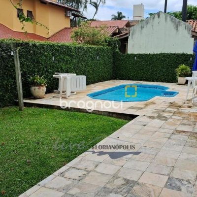 Casa com 316m², 5 quartos (sendo 2 suítes), 2 garagens, no bairro Jurerê Internacional em Florianópolis