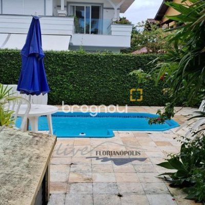 Casa com 316m², 5 quartos (sendo 2 suítes), 2 garagens, no bairro Jurerê Internacional em Florianópolis