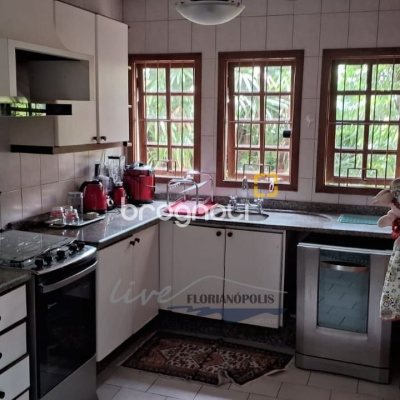 Casa com 316m², 5 quartos (sendo 2 suítes), 2 garagens, no bairro Jurerê Internacional em Florianópolis