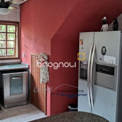 Casa com 316m², 5 quartos (sendo 2 suítes), 2 garagens, no bairro Jurerê Internacional em Florianópolis