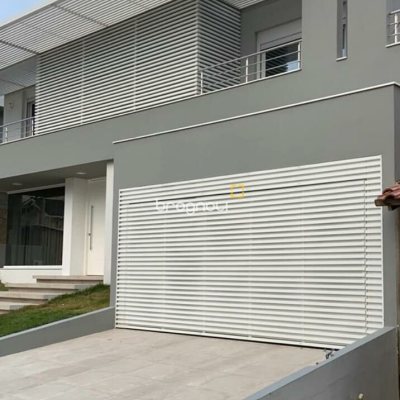 Casa com 412m², 3 quartos (sendo 3 suítes), 2 garagens, no bairro Jurerê Internacional em Florianópolis