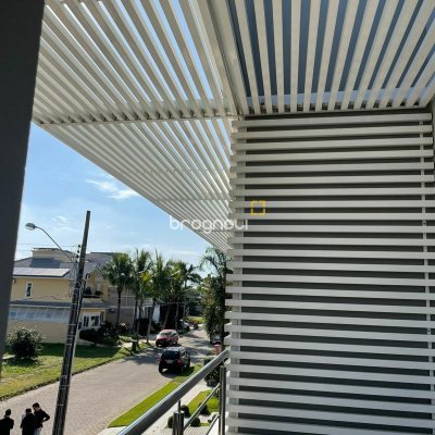 Casa com 412m², 3 quartos (sendo 3 suítes), 2 garagens, no bairro Jurerê Internacional em Florianópolis