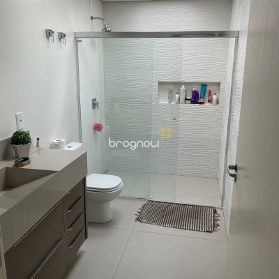 Casa com 412m², 3 quartos (sendo 3 suítes), 2 garagens, no bairro Jurerê Internacional em Florianópolis