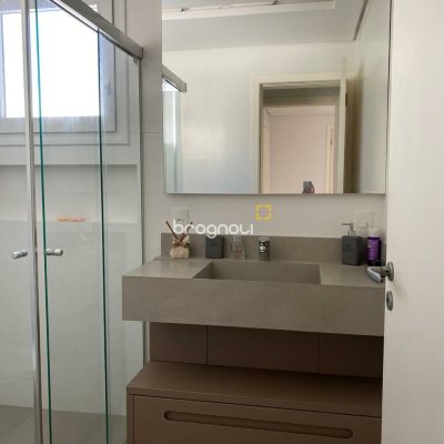 Casa com 412m², 3 quartos (sendo 3 suítes), 2 garagens, no bairro Jurerê Internacional em Florianópolis