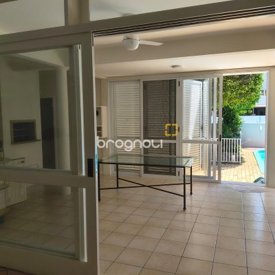 Casa com 246m², 4 quartos (sendo 3 suítes), 4 garagens, no bairro Jurerê Internacional em Florianópolis