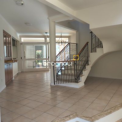 Casa com 246m², 4 quartos (sendo 3 suítes), 4 garagens, no bairro Jurerê Internacional em Florianópolis