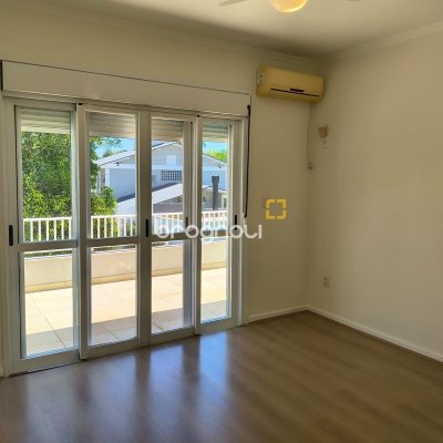 Casa com 246m², 4 quartos (sendo 3 suítes), 4 garagens, no bairro Jurerê Internacional em Florianópolis