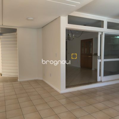 Casa com 246m², 4 quartos (sendo 3 suítes), 4 garagens, no bairro Jurerê Internacional em Florianópolis
