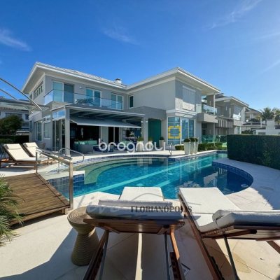 Casa com 1200m², 4 quartos (sendo 4 suítes), 5 garagens, no bairro Jurerê Internacional em Florianópolis