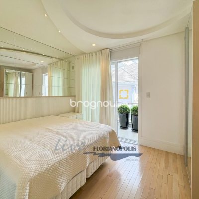 Casa com 1200m², 4 quartos (sendo 4 suítes), 5 garagens, no bairro Jurerê Internacional em Florianópolis