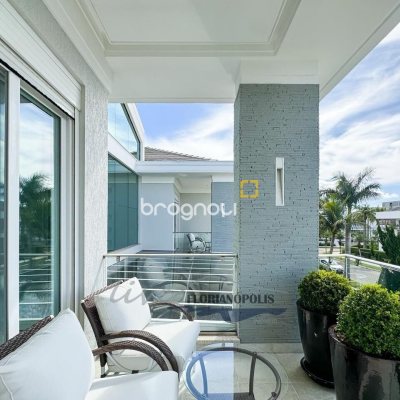 Casa com 1200m², 4 quartos (sendo 4 suítes), 5 garagens, no bairro Jurerê Internacional em Florianópolis