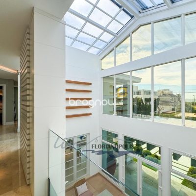 Casa com 1200m², 4 quartos (sendo 4 suítes), 5 garagens, no bairro Jurerê Internacional em Florianópolis