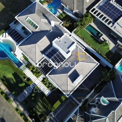 Casa com 1200m², 4 quartos (sendo 4 suítes), 5 garagens, no bairro Jurerê Internacional em Florianópolis