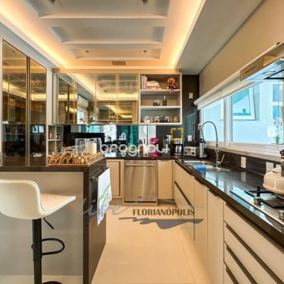 Casa com 1200m², 4 quartos (sendo 4 suítes), 5 garagens, no bairro Jurerê Internacional em Florianópolis
