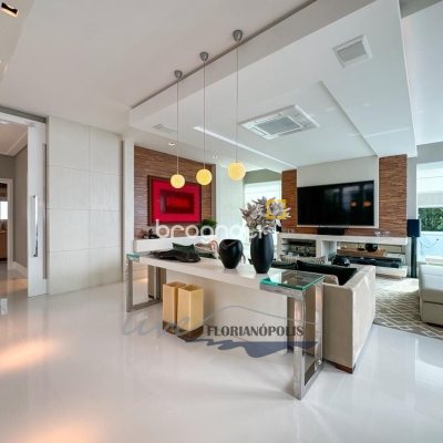 Casa com 1200m², 4 quartos (sendo 4 suítes), 5 garagens, no bairro Jurerê Internacional em Florianópolis